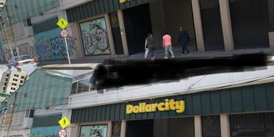 Se arrienda bodega en Bogotá, ubicada en el barrio Villa Gladis. Este inmueble ofrece un área construida de 1.300 m², complementada con un mezzanine de 300 m². Ideal para operaciones logísticas o de almacenamiento, cuenta con 2 baños y la conveniencia de 10 parqueaderos disponibles. Una excelente opción para establecer su negocio en Cundinamarca, Bogotá. Para más detalles o coordinar una visita, puede usar las opciones de whatsapp, quiero que me contacten o ver telefonos.