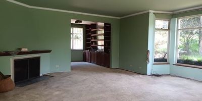 Maravillosa casa con un gran espacio, cuenta con cinco habitaciones con buena iluminación , tres baños, cocina amplia, zona de lavado,garaje independiente descubierto, zonas verdes, la casa se encuentra para remodelación.