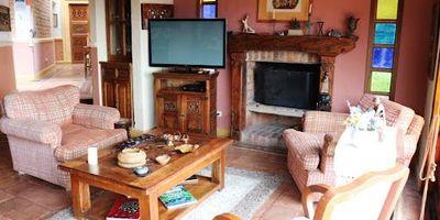 Arriendo casa campestre Alto del Roble Villa de Leyva, sector exclusivo, hermosas vistas, conjunto cerrado, la casa ofrece cómodos espacios en sus cuatro alcobas, terraza, zona verde, contrato de arriendo mínimo a un año. ¡Contáctanos!