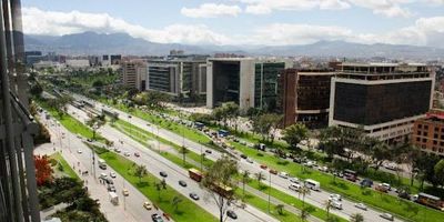Oficina en arriendo,en obra gris cuenta con diez parqueaderos ,baterías de baño sistematizados