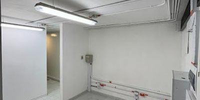 Local sobre Av Septima ,cerca Hacienda Santa Barbara ,zona comercial,empresarial ,con buen acceso a transporte ,buenas vías de acceso 