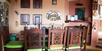 Arriendo casa campestre Alto del Roble Villa de Leyva, sector exclusivo residencial, rodeado de naturaleza hermosas vistas, conjunto cerrado, la casa ofrece cómodos espacios en sus cuatro alcobas, terraza, zona verde, contrato de arriendo mínimo a un año. ¡Contáctanos!