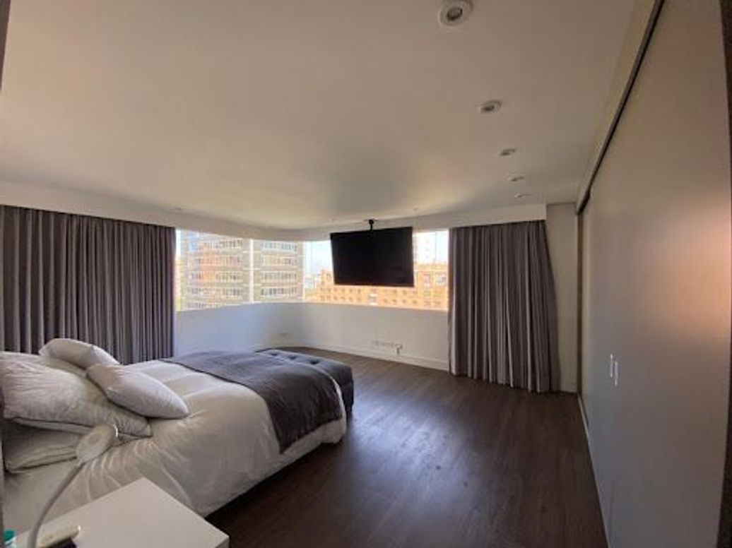 Apartamento de 3 alcobas en venta en Chapinero, Bogotá, 197 m² · foto 2 de 17