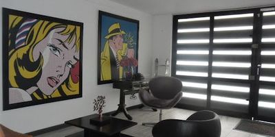 Excelente casa para oficinas, cinco oficinas privadas, sala de juntas, patio, terraza, excelente ubicación, transporte, zonas verdes, cerca a sector comercial y bancos.