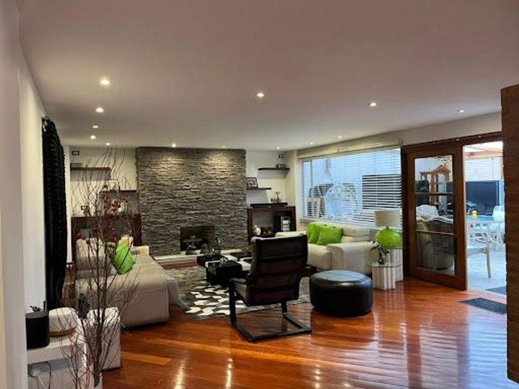 Apartamento de 4 alcobas en venta en Santa Barbara, Bogotá, 194 m² · foto 2 de 20