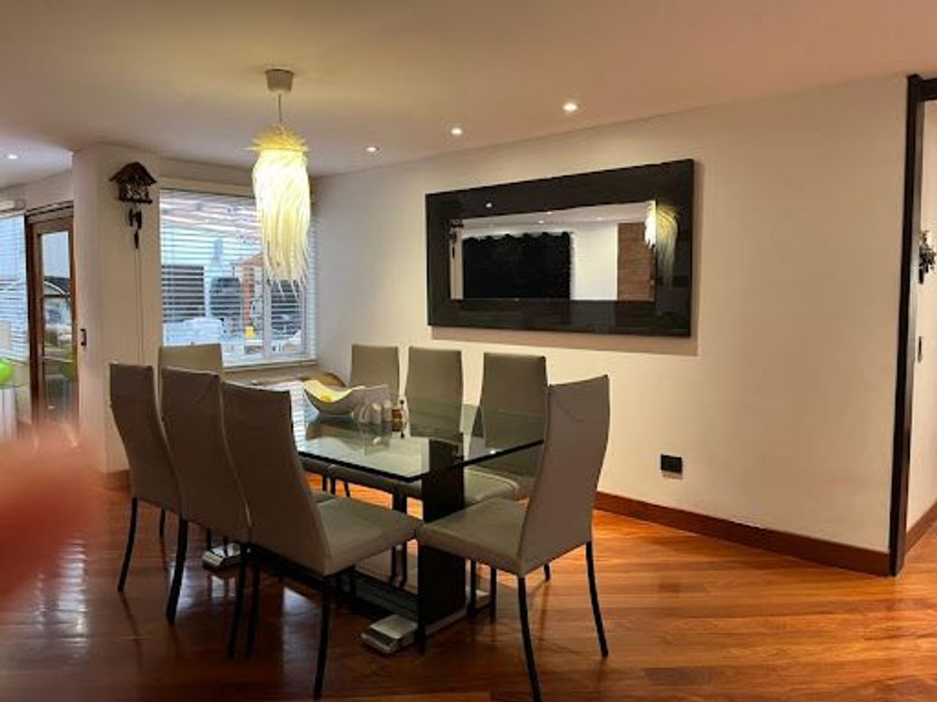 Apartamento de 4 alcobas en venta en Santa Barbara, Bogotá, 194 m² · foto 3 de 20
