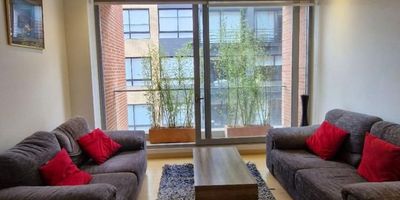 [ARR] ID HOUM: 161476

Entérate de todos los beneficios al arrendar con nosotros:
    • Asistencia e intermediación con el propietario
    • Firma tu contrato online
    • Arrienda sin burocracia, sin papeleos ni notarías

Departamento en arriendo, ubicado en el barrio Rincón del Chico, con una superficie construida de 64.00 m² y superficie total de 64.00  m². 

Sus principales características son:

    • Amoblado
    • 1 dormitorio
    • 2 baños
    • No Admite mascotas
    • 2 parqueaderos
    • Año de construcción: 2017
            
Además, el inmueble cuenta con las siguientes amenidades:

    • Salón de eventos
    • Vigilancia 24 hrs
    • Ascensor
    • Gimnasio

Si arriendas con nosotros, te brindamos asesoría personalizada durante todo el proceso.

Requisitos para arrendar con nosotros:

    • Arrienda sin codeudor*, fácil, rápido y seguro
    • Demuestra un ingreso mensual neto de al menos 2.5 veces el valor del arriendo (los ingresos mensuales se pueden complementar por las personas que vivirán en este inmueble)
    • Completa tu información básica y mándanos tus extractos bancarios o documentos que demuestren tus ingresos
    • No debes tener reportes negativos en centrales de crédito
        

IMPORTANTE:

    • Te invitamos a agendar una visita a esta propiedad
    • Si tienes alguna duda por favor puedes solicitar más información desde los portales como también contactarte directamente con nosotros
    
Más que una inmobiliaria, somos Houm.
*Aplican T&C