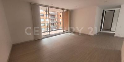 Venta de hermoso apartamento ubicado en ciudad salitre : conjunto " gran reserva de toscana " ; el apartamento cuenta con un area construida de 93mt2 que consta de : sala comedor con balcon, cocina integral, zona de lavanderia, estudio, 3 habitaciones, 2 baños, 1 parqueadero y 1 deposito  "piso cuarto ".
el conjunto cuenta con: piscina, gimnasio, lobby tipo hotel, senderos, parque para niños.
 Ubicación estratégica cerca al Aeropuerto El Dorado, Cc Salitre Plaza, Gran Estación y de fácil acceso por la Av Boyacá, Av La Esperanza, Av El Dorado y Cra 70.