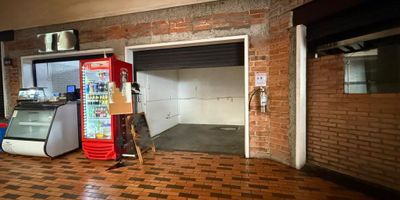 Local en ARRIENDO en (Mall comercial), con posibilidad de unirlo con otro local.