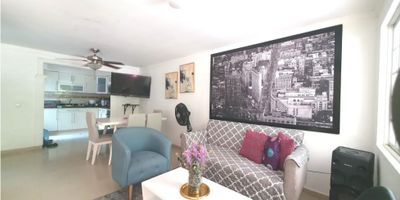 CÓDIGO 9582FR460. La casa está ubicada diagonal al Centro comercial Ocean Mall, Cuenta con Tres Alcobas, Cuatro Baños, Sala Comedor, Estudio, Cocina Integral, Patio, Zona de Labores, Balcón y Parqueadero. El Conjunto cuenta con Quisco Socias con BBQ, Piscina de Adultos y Niños, Cancha Múltiple, Parque Infantil  y Seguridad Privada. SI ESTA PROPIEDAD ES DE SU INTERÉS, CONTÁCTEME Y AGENDAMOS UNA CITA.  
