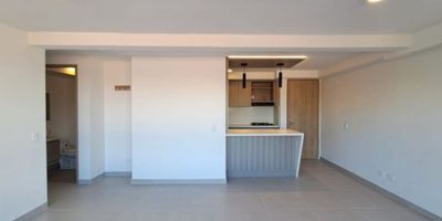 Apartamento para estrenar en Barro Blanco, Rionegro, ubicado en un octavo piso con excelente vista. Cuenta con 3 habitaciones, 2 baños, cocina integral y acabados modernos. Incluye parqueadero privado y cuarto útil. Está en unidad cerrada con vigilancia 24 horas, parqueadero para visitantes, piscina, juegos infantiles y buenas zonas verdes ideales para mascotas. Un espacio cómodo, seguro y rodeado de tranquilidad para disfrutar en familia. ¡Perfecto para tu nuevo hogar! contáctanos para brindarte mas información. No. 9582522

