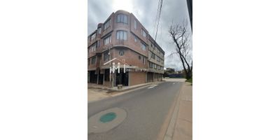 Se arrienda Local apto para minimercado ,fruver ,cigarreria ,panaderia,papeleria,miscelanea,drogueria
Esquinero .
 
 Consta de
Sobre vía principal
Excelente ubicación.
Área libre.
Cocina con estufa electrica
baño
Servicio energia y agua 
Cerca a centro comercial plaza imperial, Supermercado Zapatoca, Hospital de suba, Portal de Suba
Vías de acceso Av. ciudad de cali, Av. Suba. Calle 154 



