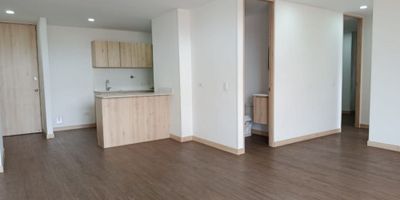Apartamento para estrenar en San Antonio, Rionegro, ubicado en un octavo piso con excelente vista. Cuenta con 3 habitaciones, 2 baños, cocina integral y acabados modernos. Incluye parqueadero privado. Está en unidad cerrada con vigilancia 24 horas, parqueadero para visitantes, piscina, zonas verdes ideales para mascotas. Un espacio cómodo, seguro y rodeado de tranquilidad para disfrutar en familia. ¡Perfecto para tu nuevo hogar! contáctanos para brindarte mas información.  No. 9582646
