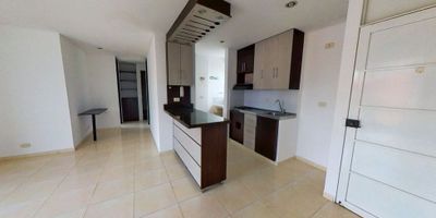 Apartamento en venta de 59m2, con vista interior, ubicado en un 5to piso (Torre H Apto 501), acceso por escaleras, parqueadero comunal. Consta de 3 habitaciones, 2 baños, sala comedor, cocina integral y zona de lavandería. Tiene piso cerámico en todas sus zonas. El conjunto cuenta con zonas verdes, zona para niños, piscina, salón social y vigilancia privada las 24 horas. Cerca a centro comercial Bochalema Plaza; cerca a almacenes de cadena como Dollar City y D1; cerca a universidad Autónoma de Occidente; cerca a estación del MIO (Universidades); Vías de acceso por la carrera 109 y calle 44.ID-35415669427
