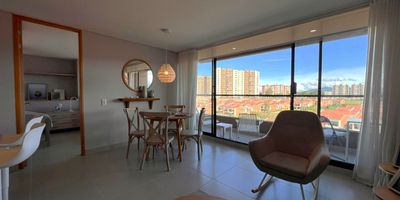 Apartaestudio AMOBLADO en arriendo en unidad cerrada, sector campestre, poco flujo vehicular y tranquilo, cerca a parques, supermercados, iglesias y restaurantes. Piso en cerámica, sala comedor, 1 alcoba con vestier, baño social, cocina integral abierta tipo americano, zona de ropas, balcón y parqueadero independiente cubierto  Conjunto cerrado con ascensores, gimnasio, salón social, sauna, turco, zonas verdes, vigilancia y portería 24 horas, citófono y circuito cerrado de TV.inmuebles sujetos a verificacion de disponibilidad
