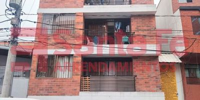 LA PROPIEDAD CUENTA CON RED DE GAS, 1 NIVEL, SALA COMEDOR, 1 CLOSET, COCINA SEMI INTEGRAL, ALACENAS, PISO EN CERAMICA, CALENTADOR A GAS, 1 BAÑO CABINADO EN ACRILICO + CAJON EN MADERA CON ESPEJO, ENTREPAÑOS DE MADERA EN COCINA.
INMUEBLE SUJETO A VERIFICACIÓN DE DISPONIBILIDAD.