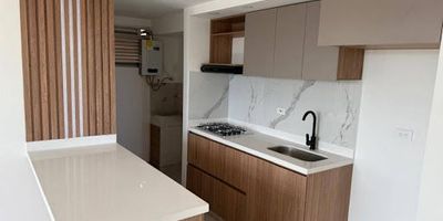 APARTAMENTO EN RIONEGRO PORVENIR, UNIDAD ORIGEN DEL LAGO, PISO ALTO CON 2 ALCOBAS Y ESTUDIO O POSIBLE 3 ALCOBA, SALÓN COMEDOR CON BALCÓN, COCINA INTEGRAL CON TODOS LOS ACABADOS, MUEBLES INFERIORES Y SUPERIORES ADEMÁS DEL MESÓN AUXILIAR PARA MÁS CAPACIDAD. 2 BAÑOS FAMILIARES CABINADOS, ZONA DE ROPAS INDEPENDIENTE Y ESPACIOSA. LA UNIDAD CUENTA CON PARQUEADEROS COMUNES, PISCINA CLIMATIZADA, CANCHA, JUEGOS INFANTILES. Y LO MEJOR ES SU CERCANIA A LOS SERVICIOS QUE NECESITAS COMO MERCADOS, RESTAURANTES, CENTROS COMERCIALES Y EL AEROPUERTO JOSE MARIA CORDOVA. 