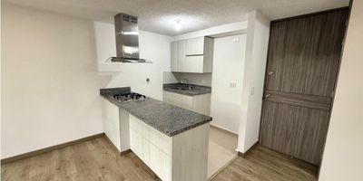 Con una vista campestre y una excelente distribución, sin duda este apartamento es una de las mejores opciones disponibles en nuestro portafolio. Una unidad constituida y madura, con excelentes amenidades, en un sector central y cercano a todo pero alejado del ruido y un apartamento completamente cómodo y funcional. Son esos puntos los que hacen de este apartamento la opción perfecta para ser tu nuevo hogar
