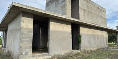 ¡Oportunidad de inversión en Cartagena!  Lote en venta en Condominio Palma Real – Proyecto con diseños y primer piso construido

Ubicado en el exclusivo Condominio Palma Real en Cartagena de Indias, se vende lote con construcción iniciada y proyecto arquitectónico en planos. La obra cuenta con primer piso levantado, y se entregan planos, diseños y proyección completa para continuar el desarrollo de manera inmediata.

✅ Lote dentro de condominio cerrado
✅ Salida directa al mar, ambiente residencial y familiar
✅ Primer nivel ya construido
✅ Se entregan planos y diseños arquitectónicos
✅ Excelente oportunidad para inversión o vivienda vacacional
✅ Alta valorización y entorno de lujo

Este es el lugar perfecto para construir la casa de tus sueños en uno de los sectores más atractivos y tranquilos, con la comodidad y seguridad de un condominio privado frente al mar.

Contáctanos para más información, planos y visitas.
Haz realidad tu proyecto en Cartagena.
