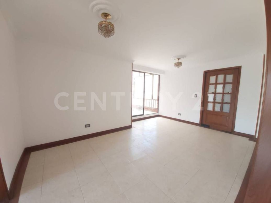 Apartamento de 3 alcobas en venta en Pontevedra, Bogotá, 111 m² · foto 3 de 18