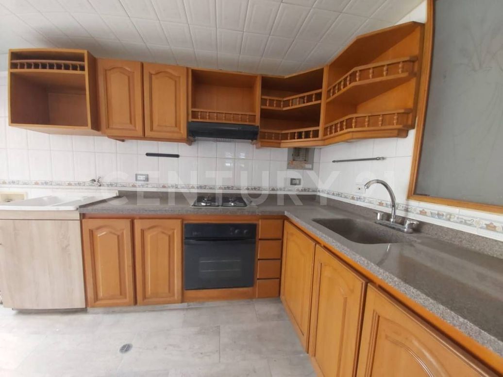 Apartamento de 3 alcobas en venta en Pontevedra, Bogotá, 111 m² · foto 7 de 18