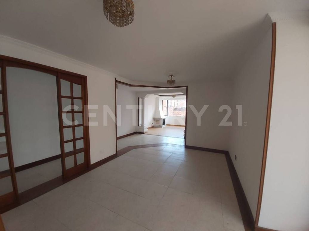 Apartamento de 3 alcobas en venta en Pontevedra, Bogotá, 111 m² · foto 4 de 18