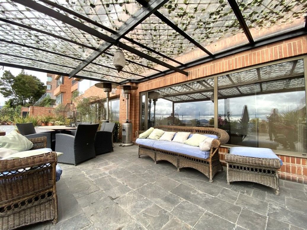 Apartamento de 5 alcobas en venta en El Refugio, Bogotá, 350 m² · foto 2 de 20