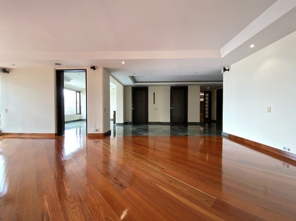 Apartamento de 5 alcobas en venta en El Refugio, Bogotá, 350 m² · foto 4 de 20