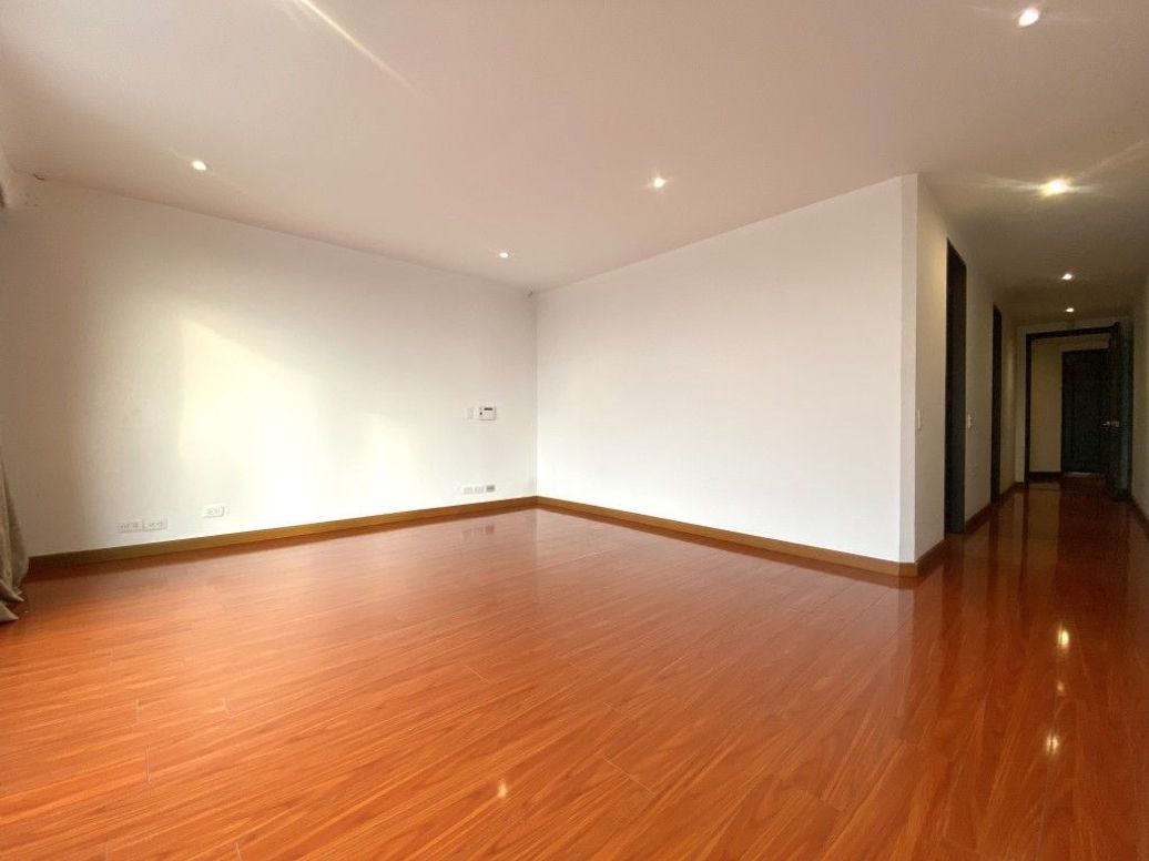Apartamento de 5 alcobas en venta en El Refugio, Bogotá, 350 m² · foto 12 de 20