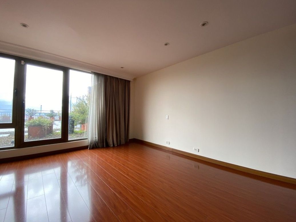Apartamento de 5 alcobas en venta en El Refugio, Bogotá, 350 m² · foto 13 de 20