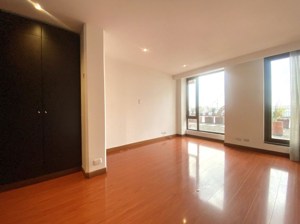 Apartamento de 5 alcobas en venta en El Refugio, Bogotá, 350 m² · foto 16 de 20