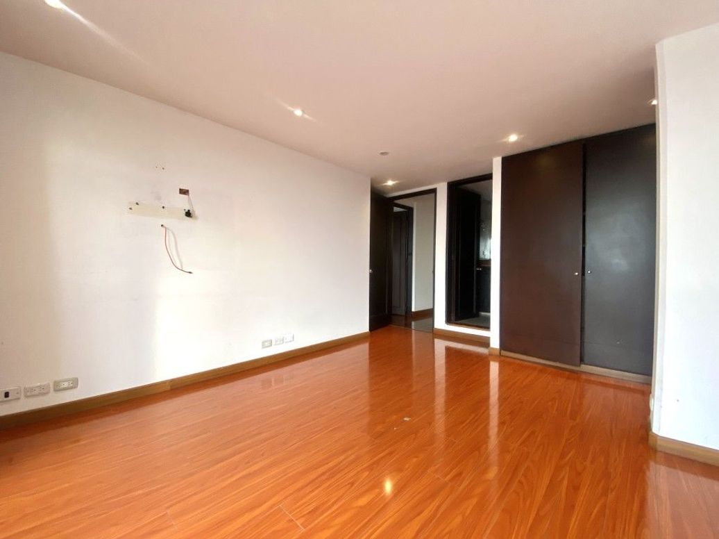 Apartamento de 5 alcobas en venta en El Refugio, Bogotá, 350 m² · foto 19 de 20