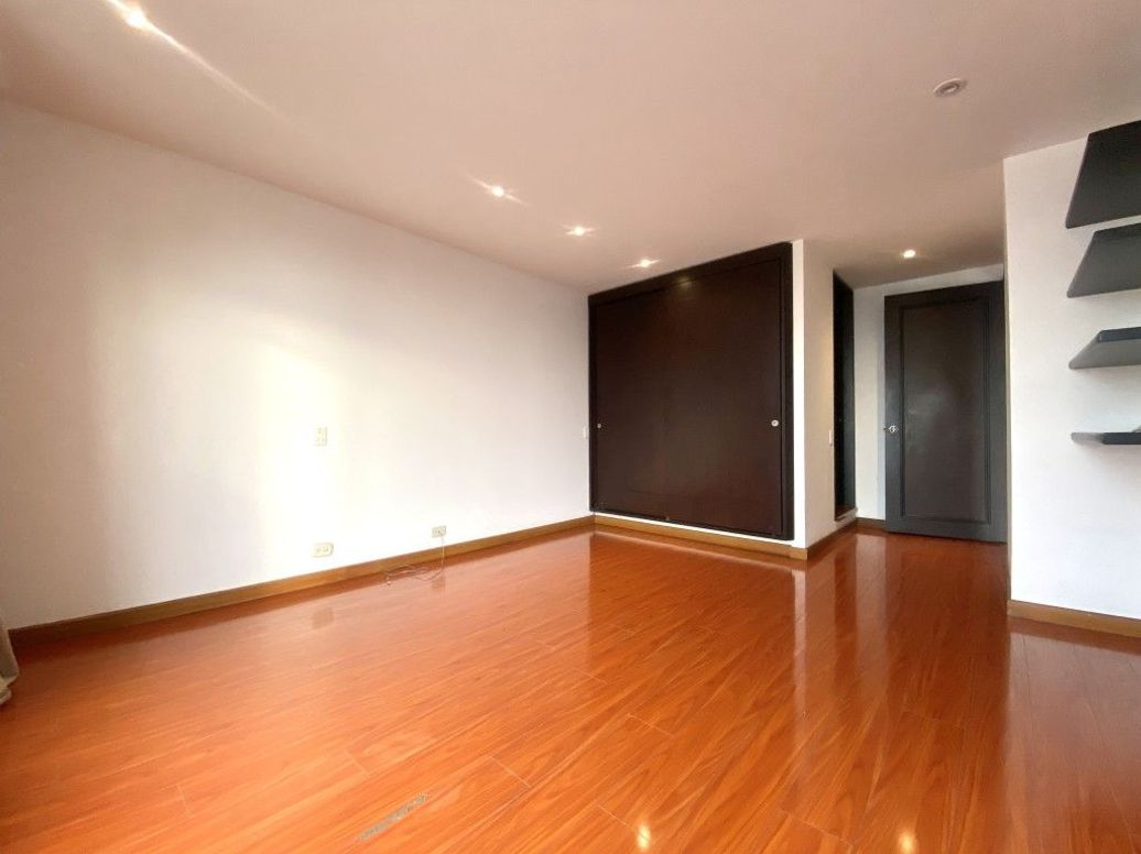 Apartamento de 5 alcobas en venta en El Refugio, Bogotá, 350 m² · foto 20 de 20