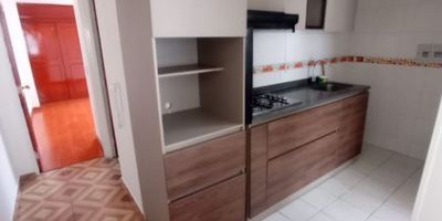 Se vende apartamento ubicado en el quinto piso del Edificio Utría, en el barrio Marly de Bogotá D.C. El inmueble cuenta con una superficie total de 35.08 m², distribuidos en una habitación, un baño, sala y comedor. El estado de la propiedad es bueno. Se encuentra en una zona con fácil acceso y cercana a escuelas. El valor de venta es de $ 280,000,000 y tiene gastos de administración de $ 65,000. DCF-541 
