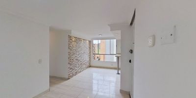 Apartamento en venta de 43m2, con vista interior, ubicado en un 5to piso (Torre 17 Apto 502). Consta de 3 habitaciones, 2 baños, sala comedor, cocina semi integral y zona de lavandería. Tiene piso cerámico en todas sus zonas. El conjunto cuenta con zona para niños, zonas verdes, salón comunal y vigilancia privada las 24 horas. Cerca a centros comerciales Jardín Verde y Gran Plaza; cerca a almacenes de cadena como Olímpica, Colsubsidio y Ara; cerca a colegios Colegio León XIII y Gimnasio Británico Brighton; cerca a universidad UNAD Ciudad Verde; vías de acceso por la Carrera 32 y Calle 13.   22616344450
