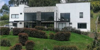 Vendo casa ubicada en el Alto de las Palmas, en parcelación cerrada, la vivienda cuenta con acabados de lujo,cocina abierta, despensa, amplia zona social, 4 habitaciones más servicio,5 baños completos más medio baño social (únicamente con lavamanos y sanitario) zona húmeda en construcción, se entrega terminada o para terminar, a preferencia del cliente, la casa cuenta con múltiples pérgolas en las zonas exteriores. Predial: $3.230.000 semestral. Administración: $815.000 mensual.  Cercana a: Mall Indiana.   No sé aceptan permutas, únicamente venta de contado.
