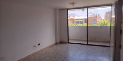 Apartamento en venta en Los Colores, piso 5 por escalas, cuenta con un área de 102 mts balcón 4 alcobas con closet 3 baños sala comedor amplia cocina integral zona de ropa calentador de agua, parqueadero privado amplio para dos vehículos,  P.H

 

El edificio cuenta con Ascensor salón comunal, cerca del centro comercial el Diamante,  Estadio Atanasio Giraldo de Medellín y la Cuarta Brigada del Ejército Nacional. 

 

Muy buena iluminación excelente transporte público e iglesia estación del metro estadio sector muy tranquilo para vivir.
