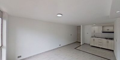 Cuenta con un área de 55m2 3alcobas con closet 2baños sala comedor cocina integral zona de ropa calentador de agua, Parqueadero Común, P.H

 

La unidad cuenta con portería las 24 horas salón comunal, gimnasio piscina de niños y adultos zona de BBQ, juegos infantiles zona verdes y parqueadero para visitantes

 

Muy buena iluminación supermercado e iglesia excelente transporte público alimentador del metro sector muy tranquilo para vivir.
