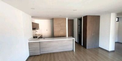 Vendo apartamento de 99.3 mÂ² ubicado en Envigado, sector las brujas:â¢3 habitaciones.â¢2 baÃ±os.â¢Estudio.â¢Salacomedor.â¢Cocina.â¢Zona de ropas.â¢Balcon.â¢Parqueadero doble paralelo.â¢Cuarto Ãºtil.PISO 17 SIN PONIENTE.Zonas Comunes de la urbanizaciÃ³n:â¢Piscina cubierta.â¢Piscina exterior.â¢Jacuzzi.â¢Turco y Sauna.â¢Salon social.â¢Salon de niÃ±os.â¢Gimnasio.â¢Cancha de Squash.â¢Cancha mÃºltiple.Cercano a: Centro comercial City Plaza.