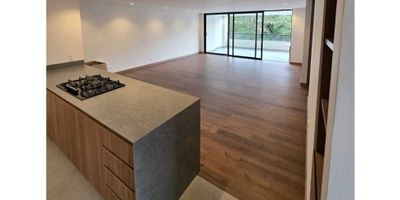 Vendo apartamento de 189 mÂ² ubicado en Envigado, Loma Las Brujas:Comodidades del inmueble:â¢3 Habitaciones (Con vestier y baÃ±o privado)â¢Habitacion de servicio con baÃ±o privado.â¢BaÃ±o social.â¢Estudio.â¢Balcon.â¢Salacomedor.â¢Cocina.â¢Zona de ropas.â¢Parqueadero privado para 2 vehÃ­culos.â¢Cuarto Ãtil.Zonas comunes de la urbanizaciÃ³n:â¢Piscina.â¢Turco y Sauna.â¢Cancha de Squash.â¢Cancha sintÃ©tica.â¢Gimnasio.â¢Zona de juegos infantiles.â¢Zona de mascotas.â¢Zonas verdes.â¢Porteria 24 horas.Cercano a: Centro comercial City Plaza.â¢AdministraciÃ³n: $774.000 mensual.â¢Predial: $6.617.900 anual.â¢Piso: 6