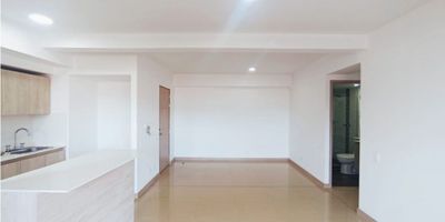 Área 84 m2, 3 alcobas, principal con baño y vestier,  2 baños cabinados, sala comedor, estar, cocina integral con alacena, zona de ropas, balcón, parqueadero privado, cuarto útil. VISTA  A LA CIUDAD.

Porteria las 24 horas, zonas verdes, juegos infantiles, salón social, cancha, piscina, turco, jacuzzi, zona bbq,  sala de video juegos,  parqueaderos de visitantes, piso 13, para  E S T R E N A R.

Buena ruta de transporte, cerca al Mall Santa Ana, Subestacion EMP.
