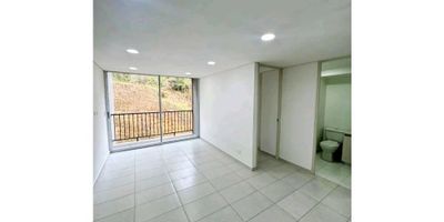 Vendo apartamento de 52 mÂ² ubicado en La Ceja, el inmueble cuenta con 3 habitaciones, 2 baÃ±os, salacomedor, cocina, zona de ropas y balcÃ³n.UrbanizaciÃ³n con excelentes zonas comunes tales como parqueaderos comunes, zona de juegos infantiles y zonas verdes.UrbanizaciÃ³n abierta.Cercano a: Polideportivo Maderos.