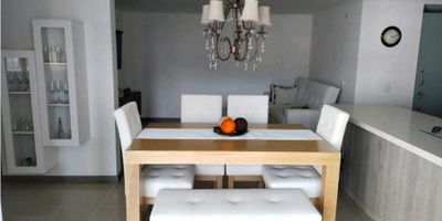 Vendo apartamento de 90 mÂ² ubicado en ItagÃ¼Ã­, sector suramÃ©rica, el inmueble cuenta con 2 habitaciones (posibilidad de 3) estudio, salacomedor, cocina, zona de ropas, balcÃ³n, parqueadero privado para un vehÃ­culo y 2 cuartos Ãºtiles.UrbanizaciÃ³n con excelentes zonas comunes tales como piscina, jacuzzi, turco, salÃ³n social, gimnasio, zona de juegos infantiles, zona de coworking y zonas verdes.PorterÃ­a 24 horas.Cercano a: Mall Suramerica