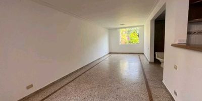 Vendo casa unifamiliar en Belen La Mota, el inmueble cuenta con 155 metros cuadrados construidos entre los cuales posee 4 habitaciones, 3 baÃ±os, salacomedor, cocina, zona de ropas y patio, la propiedad cuenta con parqueadero privado para un vehÃ­culo.UrbanizaciÃ³n con zonas comunes tales como cancha de fÃºtbol, cancha de baloncesto, zonas verdes y porterÃ­a 24 horas.Cercana a: Centro comercial Arkadia.