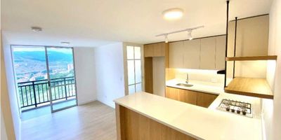 Vendo apartamento en Bello, Santa Ana para estrenar: 

 

-54m2

-3 habitaciones, todas con closet.

-2 baños completos (una es dentro de la habitación principal).

-Cocina ampliada y moderna, con horno y extractor.

-Zona de estudio.

-Balcón.

-Zona de ropas cerrada.

-Apartamento silencioso y fresco en último piso (25), excelente vista.

-Parqueadero cubierto. 

-Cuarto útil.

-Piso SPC resistente a la humedad.

-Calentador Bosh.

 

Barrio residencial, cerca al CC Fabricato, colegios y Universidad San Buenaventura. La unidad es nueva y cuenta con piscinas, canchas, gimnasio y juegos infantiles.
