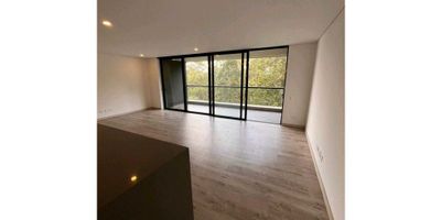 Vendo apartamento de 122 mÂ² ubicado en el sector Altos del poblado: â¢3 habitaciones.â¢3 baÃ±os.â¢Salacomedor.â¢Cocina.â¢Zona de ropas.â¢Balcon.â¢2 parqueaderos independientes.â¢Cuarto Ãºtil.Zonas Comunes de la urbanizaciÃ³n: â¢Piscina cubierta.â¢Zonas humedas.â¢Salon social.â¢Coworking.â¢Porteria 24 horas.Cercano a: Hotel Intercontinental.