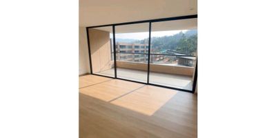 Vendo apartamento de 85 mÂ² ubicado en el municipio de El Retiro.Comodidades del inmueble: -2 Habitaciones, ambas con baÃ±o privado, la principal con vestier.-1 BaÃ±o social.-Salacomedor con salida de gas para chimenea.-Cocina.-Zona de ropas.-Balcon.-Parqueadero privado para 1 vehÃ­culo.-Cuarto Ãtil.Zonas comunes de la urbanizaciÃ³n:-Piscina climatizada.-Turco.-Sauna.-Jacuzzi.-Salon Social.-Gimnasio.-Coworking.-Zona de niÃ±os.-Zona de juegos infantiles.-Zona de descanso.-Zonas verdes-Porteria 24 horas.Cercano a: Mall Macedonia.