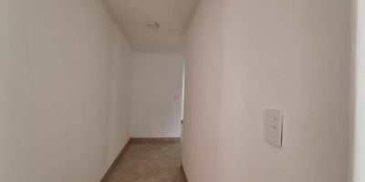 Apartamento en arriendo Santa Ma. los Angeles Medellin
Cerca EAFIT, metro, transporte publico, parques, iglesia, restaurantes, zona residencial, 132 metros, sala, comedor, estar, 3 alcobas, alcoba con baño, closets, vestier, cocina integral, garaje doble, calentador, porteria 24 horas