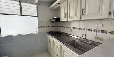 apartamento en arriendo Medellin sector loma del indio, excelente opcion para personas que busquen tranqulidad y a la vez estar cerca de los puntos estrategicos de la ciudad, facil acceso avenida las palmas y corredor comercial.