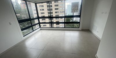 arriendo apartamento en San Julián cuenta con 76 m², dos alcobas, cada una compañía de vestier, baño social, sala, comedor, amplia, cocina, abierta con acabados de lujo. Unidad completa muy bonita nueva.
